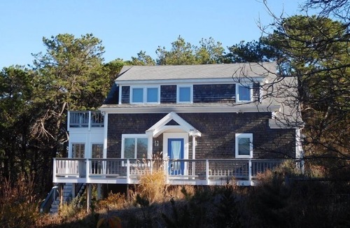 Indian Neck Heights House | Attractive 3BR Cape Home Close to Indian Neck Beach (1430)