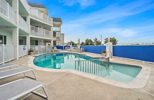 Avalon Condo | Attractive, air-conditioned Merrimack Condominium offering beachblock location