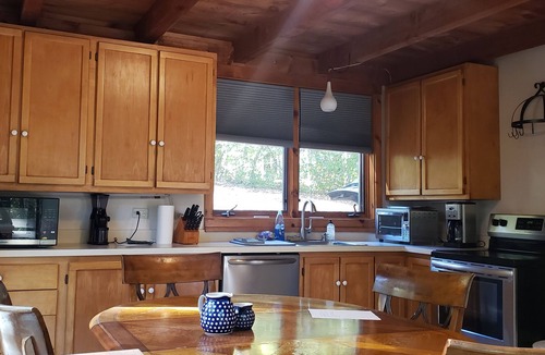 Putney House | Attractive Saltbox in the Woods