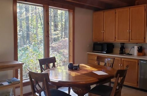 Putney House | Attractive Saltbox in the Woods