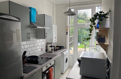 Edgbaston Apartment | Attractive Spacious Self Contained Apartment 2.8 Miles from Birmingham City Cen