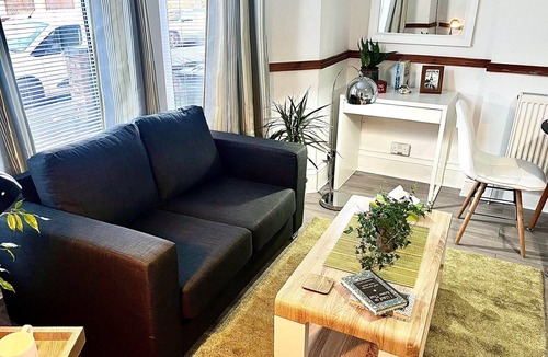 Edgbaston Apartment | Attractive Spacious Self Contained Apartment 2.8 Miles from Birmingham City Cen