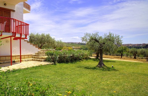 Ribera Villa | Attractive villa with sea view and garden in one of Sicily's loveliest areas