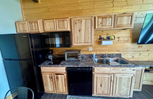 Bramwell Cabin | ATV TrailCamp: Larne's Lodge- Just seconds from the HMT Pocahontas Trailhead!