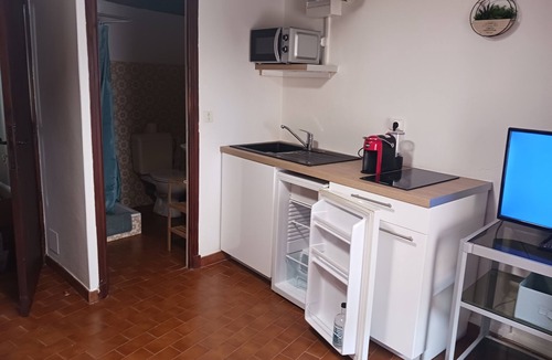 Cabris Apartment | Atypical studio in the center of cabris village