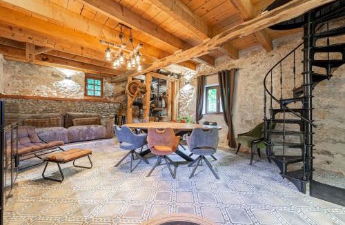 Alby-sur-Cheran House | Au fil de l'eau