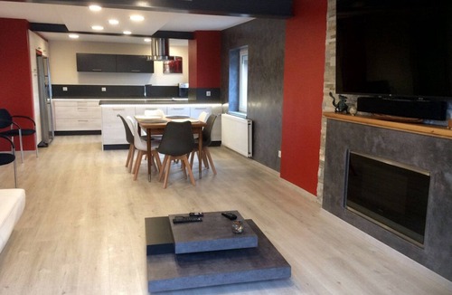 Holving House | Au Jardin Du Levant" gîte with large swimming pool and games room