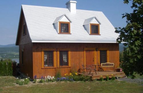 Saint-Pierre-de-l'lle-d'Orleans Bed & Breakfast | Au Vieux Foyer, Gîte & Chalets