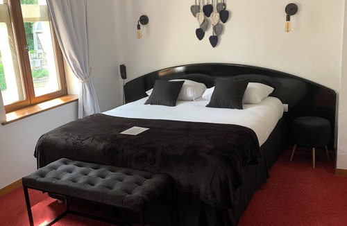 Mello Hotel | Auberge du jeu darc