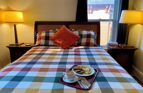 Stanstead Plain House | Auberge Le Sunshine - Café-bistro
