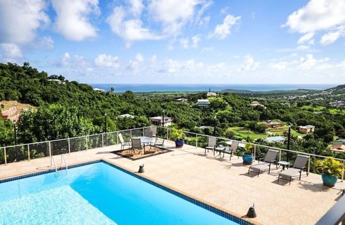Estate East Street House | Aubrey Villa Sleeps 12 w/Pool and Centrally Located