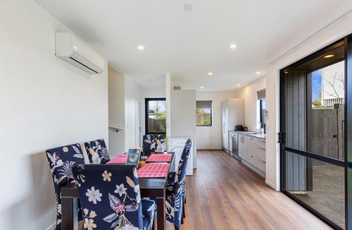 Mangere House | Auckland airport homes six minutes from airport three bedrooms two and half bathrooms