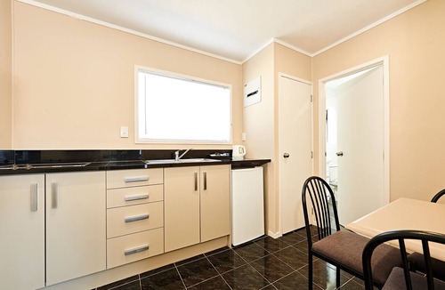 Mangere Hotel | Auckland Airport Lodge