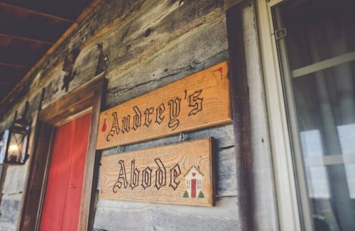 Jacksonville Cabin | Audrey's Abode - Restored log cabin, country setting, minutes from Jacksonville