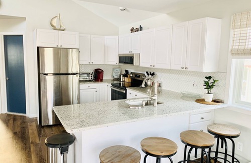 South Beach Haven House | Aug + Sept Dates Left! 1 house off Beach, 3 Decks, Ocean & Bay Views