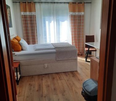 Haunstetten-Siebenbrunn Apartment | Augsburg!Möblierte Appartment!