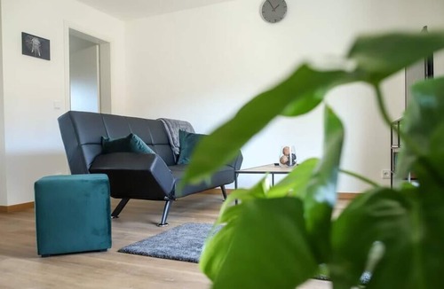 Lechhausen Apartment | ☆ AUGSBURG'S BIGGEST | 4 Bedrooms|Parking|Kitchen