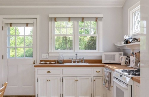 Village of East Hampton House | August- LD, Pretty cottage, south of the highway, walking distance to beach