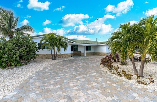 Key Colony Beach House | AUGUST Opening, Fishermen, Couples, Families, Pool, Cabana Club