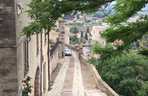 Spello Apartment | Augustus - Hilltop Medieval Escape with Panoramic View