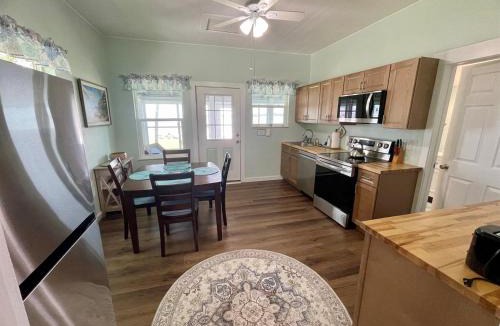 Cedar Key House | Aunt May's - Waterfront Cottage in Cedar Key!
