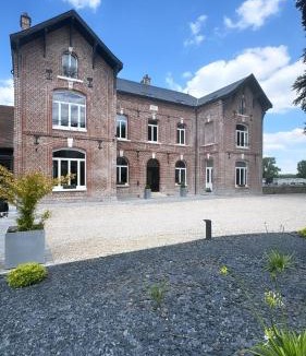 Picquigny House | Aura Castle