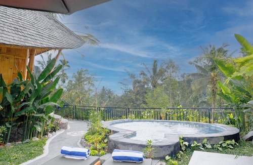 Selat Villa | Aura Cendana Hill Sidemen by AGATA