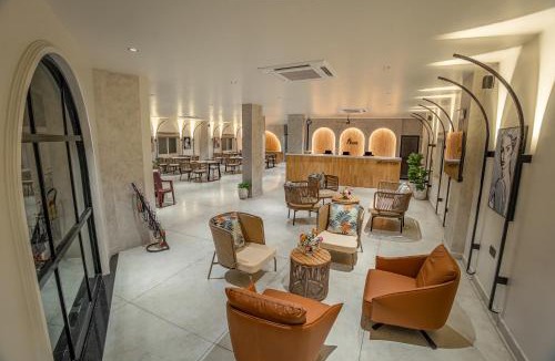 Mysore Hotel | Aura Inn & Suites