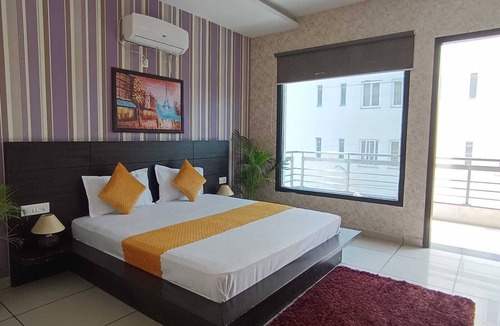 Gurugram Apartment | AuraBnB Homes:-Discover Comfort of Our 2BHK with Balcony Sec-46