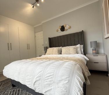 Claremont Apartment | Aurastays