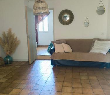 Sorgues Apartment | Auravignon