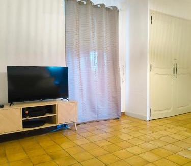 Sorgues Apartment | Auravignon