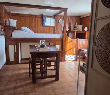 Angles Bed & Breakfast | Aurelia Verdon