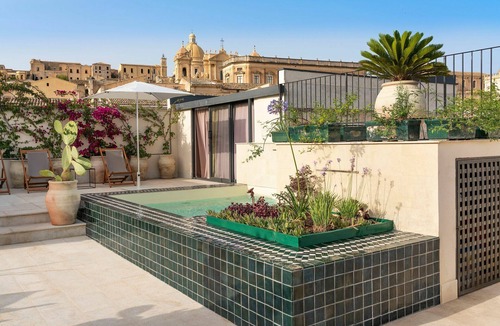 Noto Historic Centre Apartment | Aurispa - Amazig apartment with minipool on the terrace in the historical center of Noto, Sicily