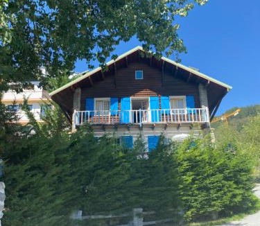 Saint-Etienne-de-Tinee Ski Chalet | Auron Chalet Casanova centre et pistes à pied