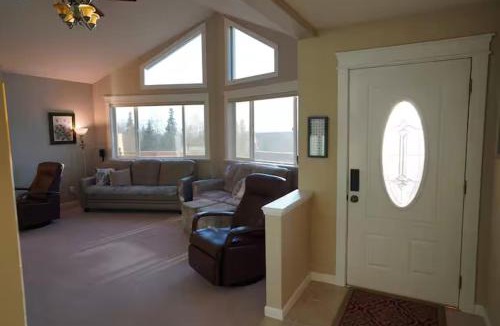 Rabbit Creek House | Aurora Hillside House | Sauna + Fire Pit + View