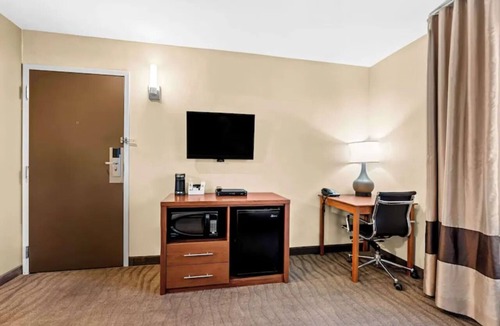 Modesto Hotel | Aurora Inn