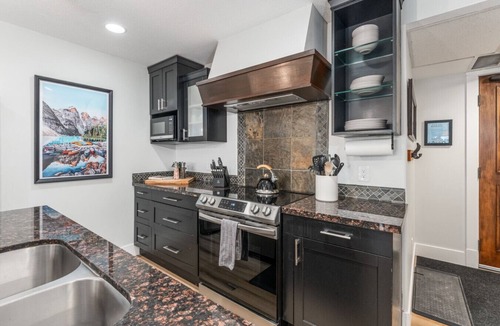 Canmore Apartment | Aurora Ray | Spa, Pool & Hot Tub