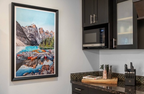 Canmore Apartment | Aurora Ray | Spa, Pool & Hot Tub
