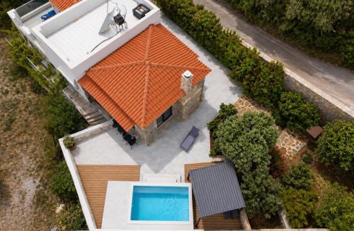 Kounelion Villa | Aurora Spinalonga Garden Villa with Jacuzzi Pool