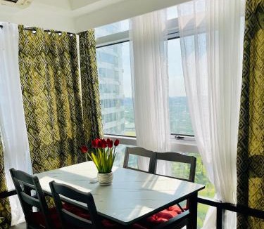 Bonifacio Global City Apartment | Aurum Suite