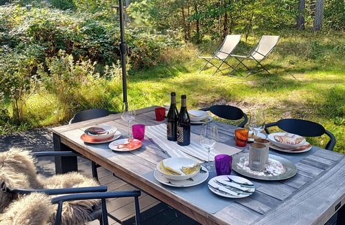 Gohren House | Austernperle 258 Vacation Home in Baabe. Relax in the hot tub and in your own sauna. Cozy evenings by the fireplace. A terrace right on the edge of the forest with exclusive teak lounge chairs. One parking space included