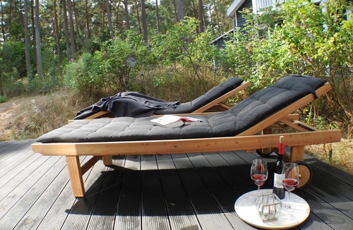 Gohren House | Austernperle 258 Vacation Home in Baabe. Relax in the hot tub and in your own sauna. Cozy evenings by the fireplace. A terrace right on the edge of the forest with exclusive teak lounge chairs. One parking space included