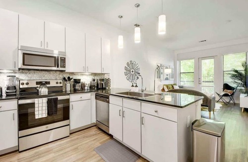Travis Heights Apartment | Austin 2BR/2BA | Pool, Gym, Parking 30+ Night Stay