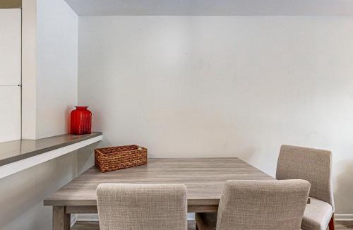 Highland Park West Apartment | Austin Hillside Haven