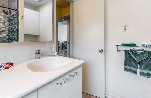 Highland Park West Apartment | Austin Hillside Haven