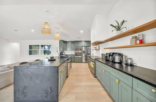 West Oak Hill House | Austin Sanctuary: Modern Haven Near Zilker Park