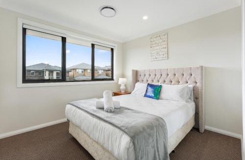 Austral Villa | Austral Spacious large 5 br home with Central AC