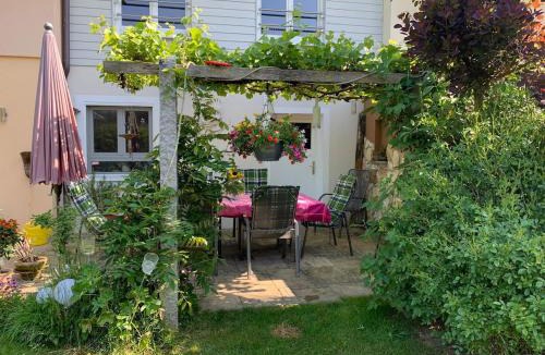 Bad Aibling Apartment | Auszeit - Wohnung mit Garten und Bergblick