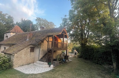 Sainte-Gemme-en-Sancerrois House | Authentic house, large garden with trees, in the middle of the Sancerre vineyards.
